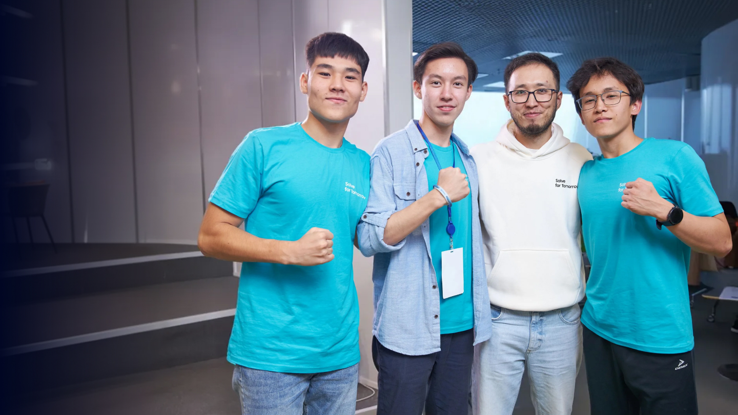 Beelieve team is taking a picture with Samsung mentor (Left to right Adilet Dauleti, Zhangerey Bekbulat, Berik Umarov - Samsung, Amirkhan Aidarkhan)