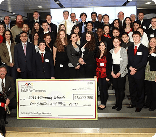 The first winners of Samsung Solve for Tomorrow in the United States are gathering together to take a commemorative photo