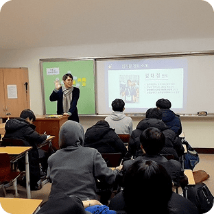 Mentoring session with Samsung DreamClass mentor and mentees at a classroom