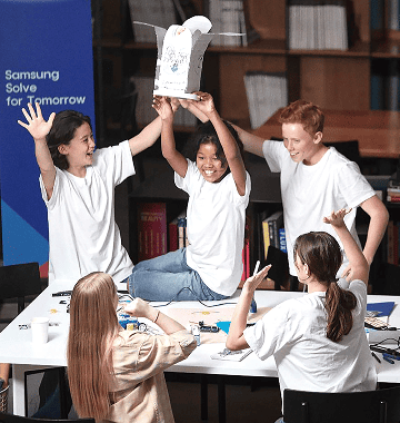 Students participating in Samsung Solve for Tomorrow are cheering together with their teammates.