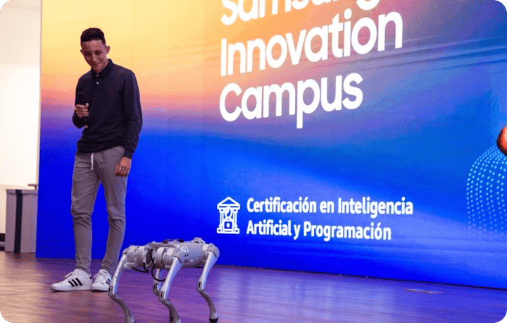 A student participating in the project presentation event of Samsung Innovation Campus is standing on the stage introducing their work.
