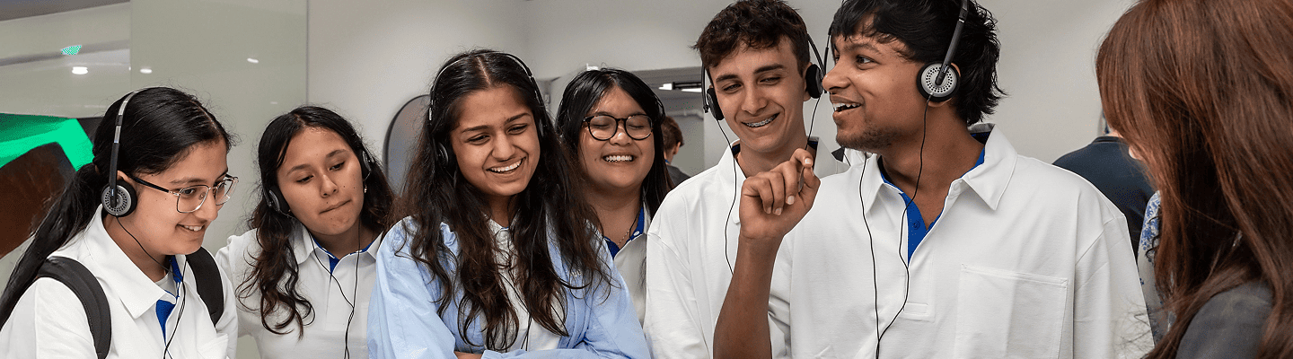 Solve Ambassadors students are enjoying their experience with Samsung Mobile.