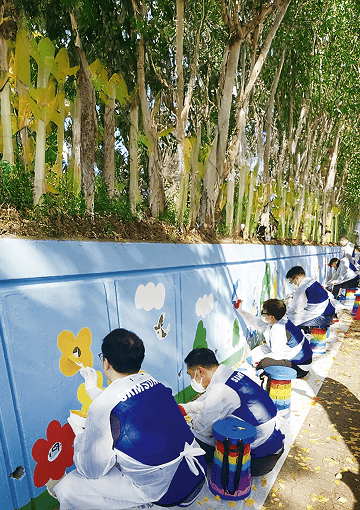 Samsung employees are participating in a mural painting volunteering activity to brighten up the community.