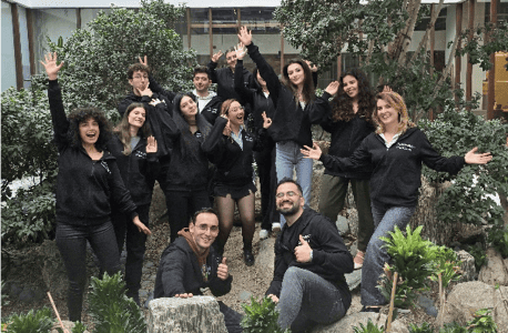 Samsung employees in Türkiye are taking a group photo after mentoring students of Samsung Innovation Campus.